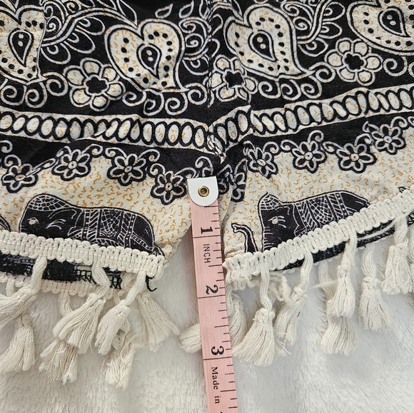 Small Elephant Print Shorts - Picture 8 of 9